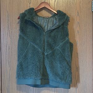 Zyia olive hooded teddy vest. Size XL